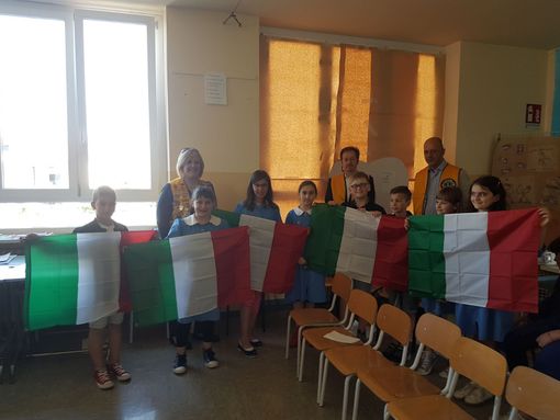 Consegna delle bandiere tricolore Consegna delle bandiere tricolore