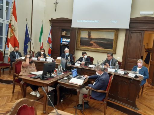 L'ambasciatore Pontecorvo insieme al presidente del consiglio Spedale e al sindaco Borgna