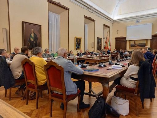 Il consiglio comunale sui progetti di piazza Europa Il consiglio comunale sui progetti di piazza Europa