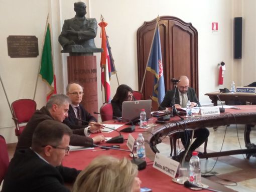 Rinegoziazione dei mutui approvata dal consiglio provinciale: via libera anche alle variazioni di bilancio per lavori stradali ed edilizia scolastica