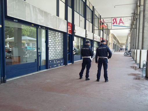 Corso Giolitti è una delle zone più coinvolte dal degrado del quartiere: frequenti ormai i controlli delle forze dell'ordine
