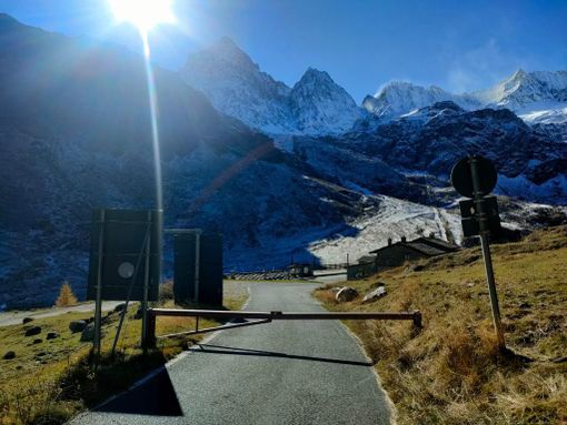Neve in quota: chiusa la strada che porta a Pian del Re, SP 234 percorribile fino a Pian della Regina Neve in quota: chiusa la strada che porta a Pian del Re, SP 234 percorribile fino a Pian della Regina