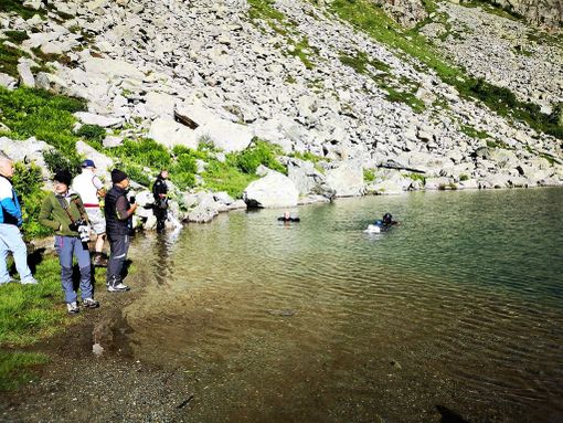 I sub riemergono dalle fredde acque del Lago Fiorenza