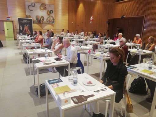 Un momento degli show cooking che vedono protagonisti il Prosciutto Crudo di Cuneo Dop e Salame Piemonte IGP Un momento degli show cooking che vedono protagonisti il Prosciutto Crudo di Cuneo Dop e Salame Piemonte IGP