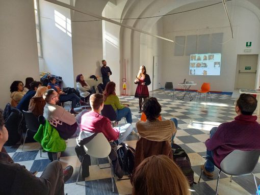 I personaggi storici di Cuneo raccontano la città dalle vetrine: via al progetto ‘Cuneo Pop Up’