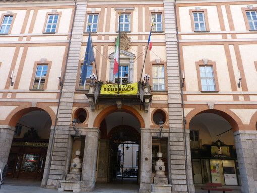 Il municipio di Cuneo Il municipio di Cuneo