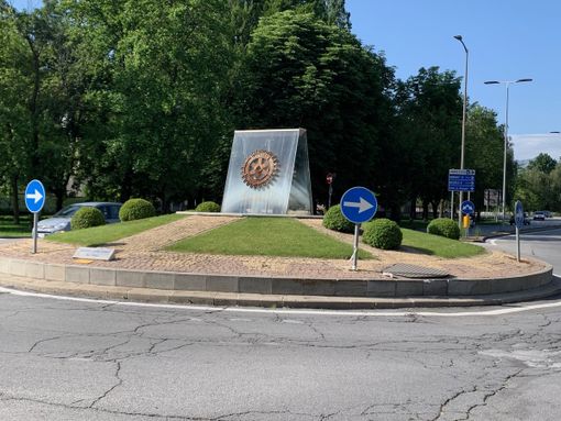La rotonda con getto d'acqua di corso Nizza nella zona di piazza della Costituzione: anch'essa desolatamente asciutta La rotonda con getto d'acqua di corso Nizza nella zona di piazza della Costituzione: anch'essa desolatamente asciutta
