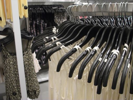 H&amp;M sbarca a Cuneo e apre al pubblico (guarda il video)