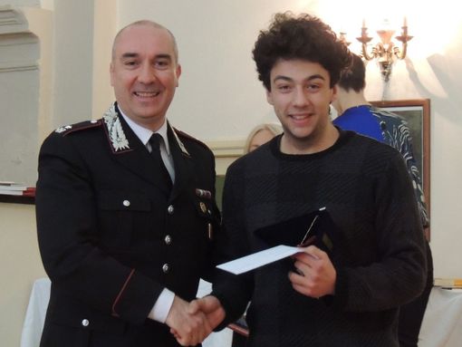 Il tenente colonnello Tala durante una premiazione del Concorso Nazionale di Chitarra "Ansaldi"