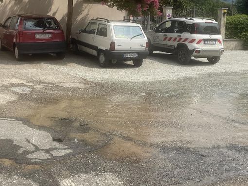 Disagi a Paesana per una grossa perdita dell'acquedotto Disagi a Paesana per una grossa perdita dell'acquedotto