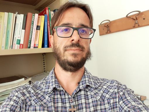 Francesco Malaspina, classe 1978, è professore associato di Geometria presso il Politecnico di Torino Francesco Malaspina, classe 1978, è professore associato di Geometria presso il Politecnico di Torino