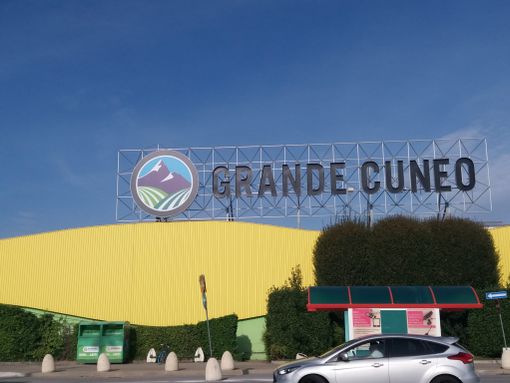 “Grande Cuneo”: un brand che passa dalla politica amministrativa alla grande distribuzione “Grande Cuneo”: un brand che passa dalla politica amministrativa alla grande distribuzione