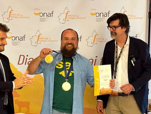 Piccolo caseificio di Vottignasco ottiene tre medaglie al Festival dei formaggi piemontesi organizzato da Onaf