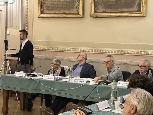 Misure di precauzione per proteggersi da campi elettromagnetici, il sindaco di Mondovì: "Ci stiamo dotando di nuovo regolamento" Misure di precauzione per proteggersi da campi elettromagnetici, il sindaco di Mondovì: "Ci stiamo dotando di nuovo regolamento"
