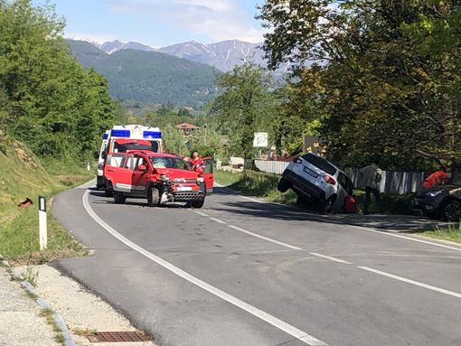 Incidente a Bagnolo Piemonte: coinvolte due auto