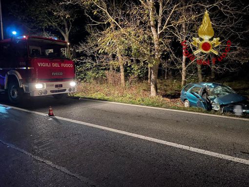 Incidente a Priola: 31enne finisce fuori strada e si ribalta con l'auto