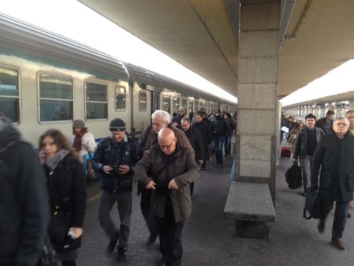 Una petizione e molte richieste alla Regione: si attivano i pendolari della linea ferroviaria Cuneo-Torino