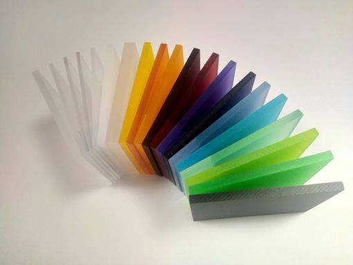 Lavorazione lastre o pannelli in plexiglass