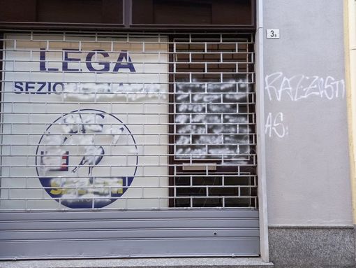 Vandali contro la sede albese della Lega. Radicali: "Solidarietà, l'intolleranza è sempre sintomo di antidemocraticità Vandali contro la sede albese della Lega. Radicali: "Solidarietà, l'intolleranza è sempre sintomo di antidemocraticità