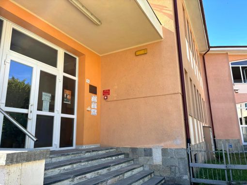 L'ingresso della scuola elementare "Calleri" L'ingresso della scuola elementare "Calleri"