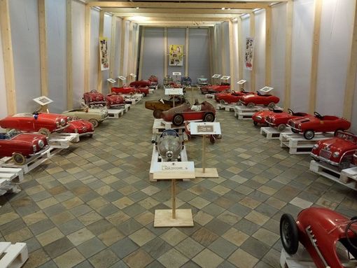 Prolungata l'apertura dell'esposizione delle automobiline a pedali al Castello degli Acaja