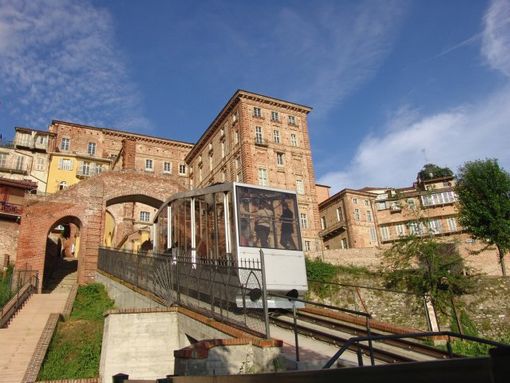 Mondovì: perché la funicolare non osserva l'orario estivo anche a giugno? Mondovì: perché la funicolare non osserva l'orario estivo anche a giugno?