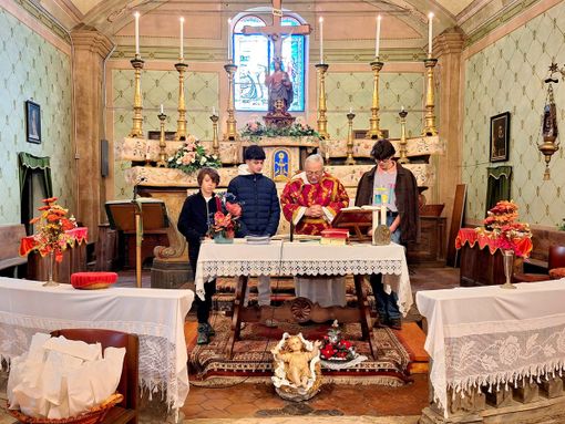 Festeggiato Santo Stefano ad Oncino fra devozione, tradizione e il simbolico pane “caritun” a forma di croce