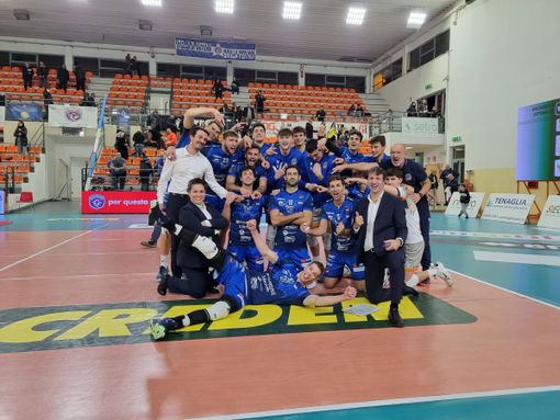 La gioia nello staff di Cuneo: battuta Ortona 3-1