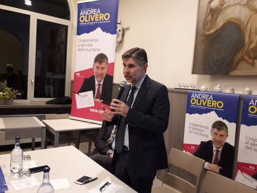 Il Pd sceglie di non decidere: il centrosinistra implode Il Pd sceglie di non decidere: il centrosinistra implode