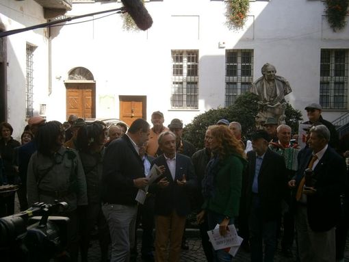 La troupe de La7 con gli Uomini di Mondo