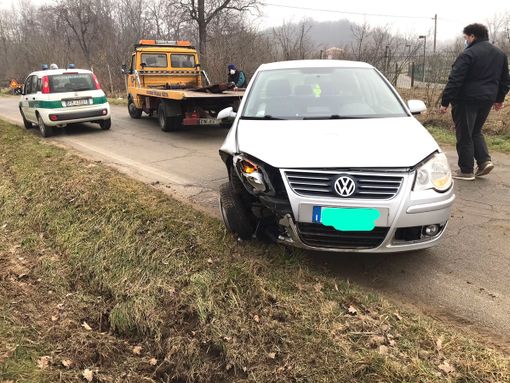 Ventenne di Pocapaglia finisce fuori strada all’America dei Boschi