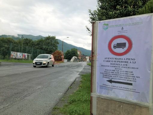 I cartelli posizionati dall'ufficio tecnico comunale