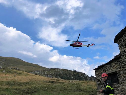Le operazioni di ricerca e il sorvolo dell'elicottero dei Vigili del fuoco di ieri pomeriggio (giovedì) Le operazioni di ricerca e il sorvolo dell'elicottero dei Vigili del fuoco di ieri pomeriggio (giovedì)