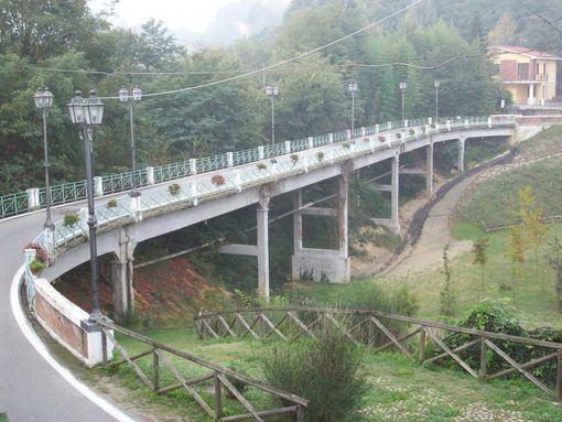 Il Ponte sulle Rocche di Montaldo Roero Il Ponte sulle Rocche di Montaldo Roero