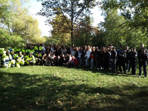 Cuneo: un centinaio di ragazzi delle scuole alla manifestazione "Puliamo il Parco"