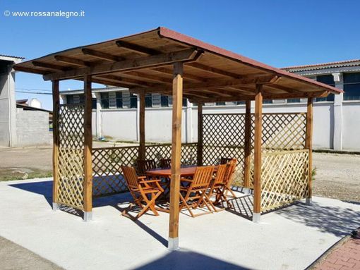 Da Rossana Legno tutte le soluzioni per l’arredo esterno, frutto di 70 anni di esperienza