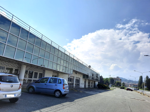 La struttura in via Vittime di Bologna nel quartiere Maria Ausilaitrice di Saluzzo, dove aprirà Aldi