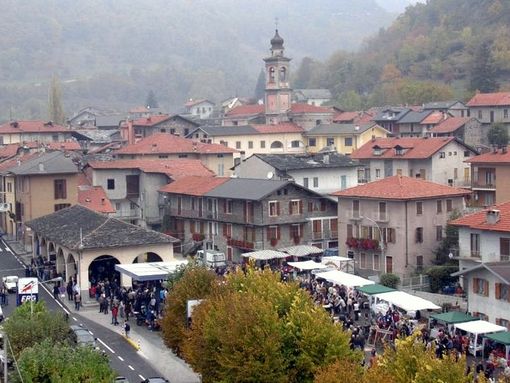 A San Damiano Macra torna la “Fiero di Quatre” con canti, balli e mostre mercato