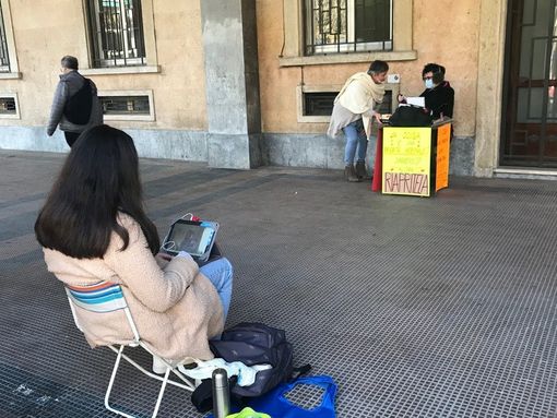 La professoressa Sara Masoero: da giorni fa lezione al gelo sotto i portici di corso Giolitti