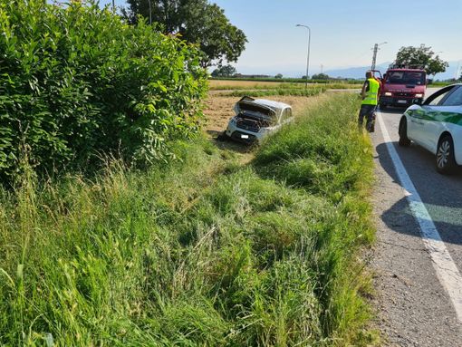 Il veicolo finito fuori strada Il veicolo finito fuori strada