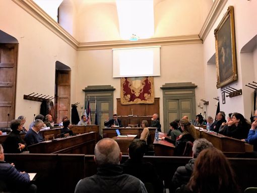 Il sindaco Calderoni relazione in Consiglio comunale