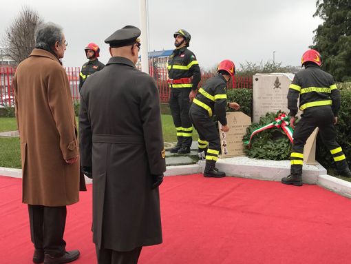 A Cuneo i vigili del fuoco celebrano Santa Barbara nel ricordo dei colleghi deceduti a Quargnento