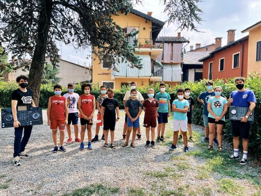 Gli studenti dell'istituto comprensivo “Beppe Fenoglio” di Bagnolo Piemonte a scuola di Dj! Gli studenti dell'istituto comprensivo “Beppe Fenoglio” di Bagnolo Piemonte a scuola di Dj!