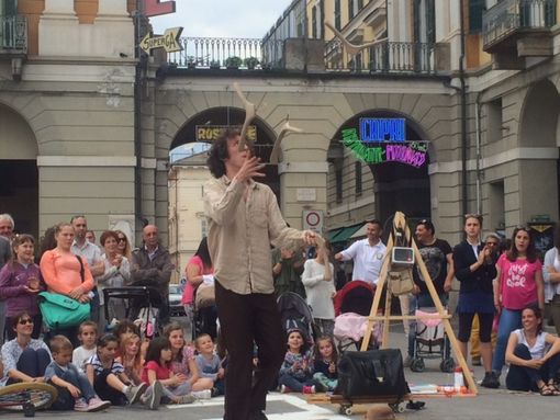 Domenica a Cuneo sarà Shakabum day: l'arte di strada animerà la città