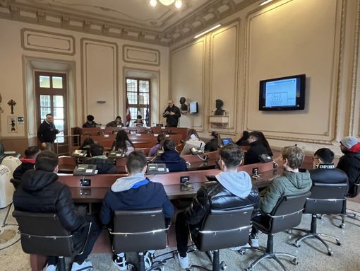Bra, gli studenti del Guala “a lezione” in municipio