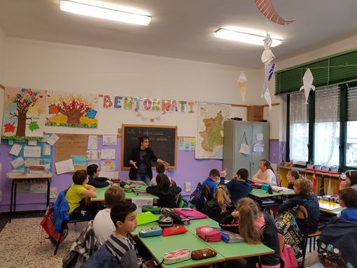 Il direttore di Targatocn, Barbara Pasqua, incontra le classi della scuola Bernard Damiano di San Rocco Castagnaretta