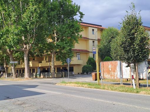 La strada provinciale di Verzuolo all'intersezione con via IV Novembre che porta al polo scolastico sulla collina La strada provinciale di Verzuolo all'intersezione con via IV Novembre che porta al polo scolastico sulla collina