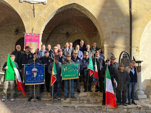 Un monumento ricorda l’atterraggio  del primo aereo alleato al campo  di aviazione "Airfield Excelsior"  di Vesime [FOTO]