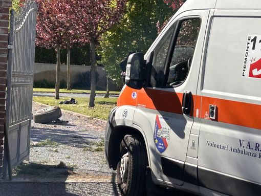 I soccorsi fuori dall'abitazione al civico 20 di regione Val Rubiagno
