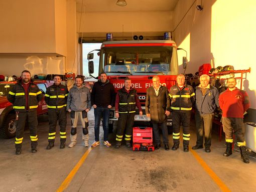 Donato ai Vigili del Fuoco di Fossano un seghetto alternativo a batterie per il taglio dei vetri